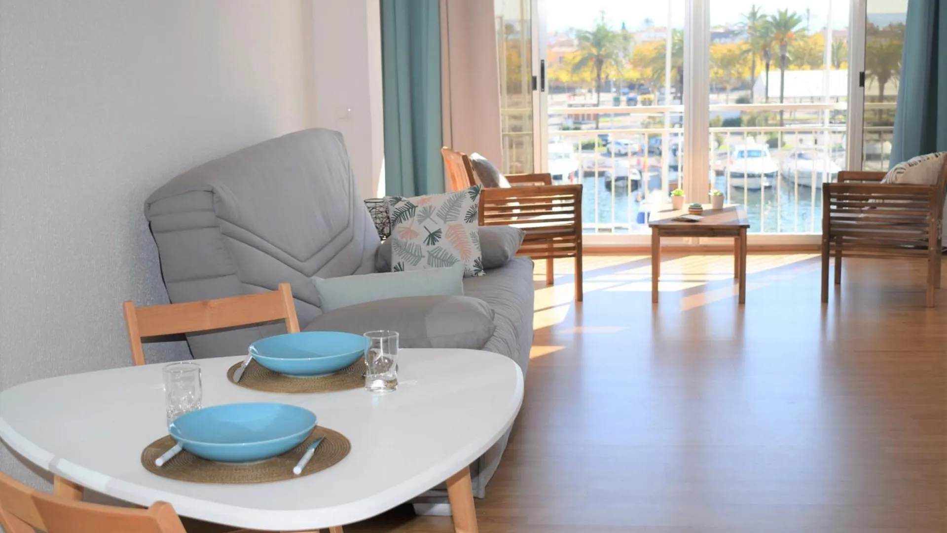 Amplio Estudio Con Vistas A La Marina Y Al Mar Ref 358 艾姆布里亚布拉瓦 公寓