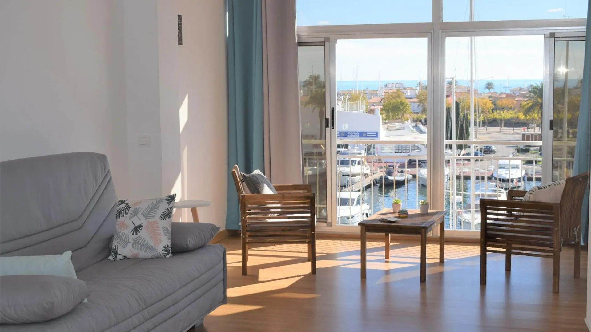 Amplio Estudio Con Vistas A La Marina Y Al Mar Ref 358 艾姆布里亚布拉瓦 西班牙