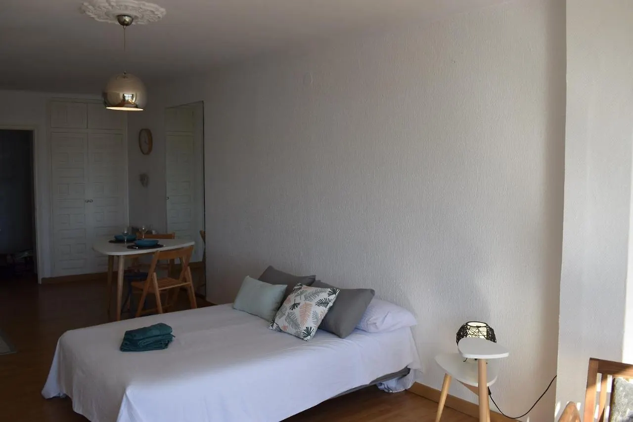 Amplio Estudio Con Vistas A La Marina Y Al Mar Ref 358 エンプリアブラバ